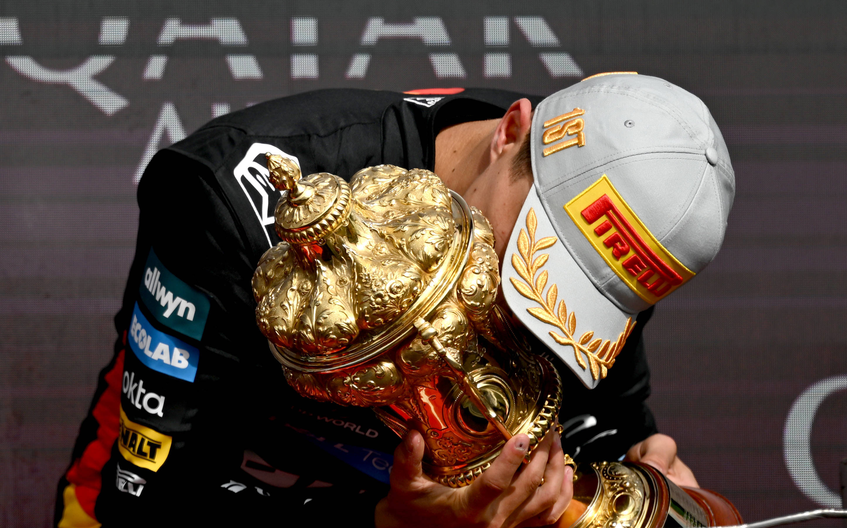 爱游戏在线-迈凯伦力克索伯车队，拉塞尔带队取胜