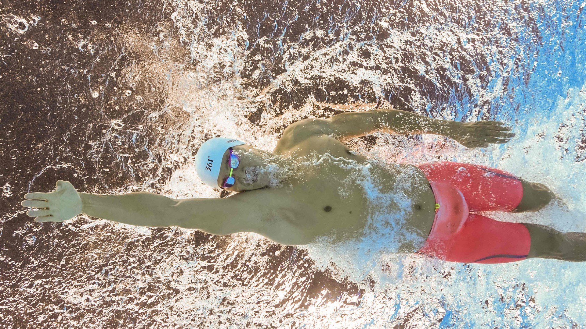 坎特关键战不手软，荷兰强行终结那不勒斯，小国足球的生存智慧与逆袭密码