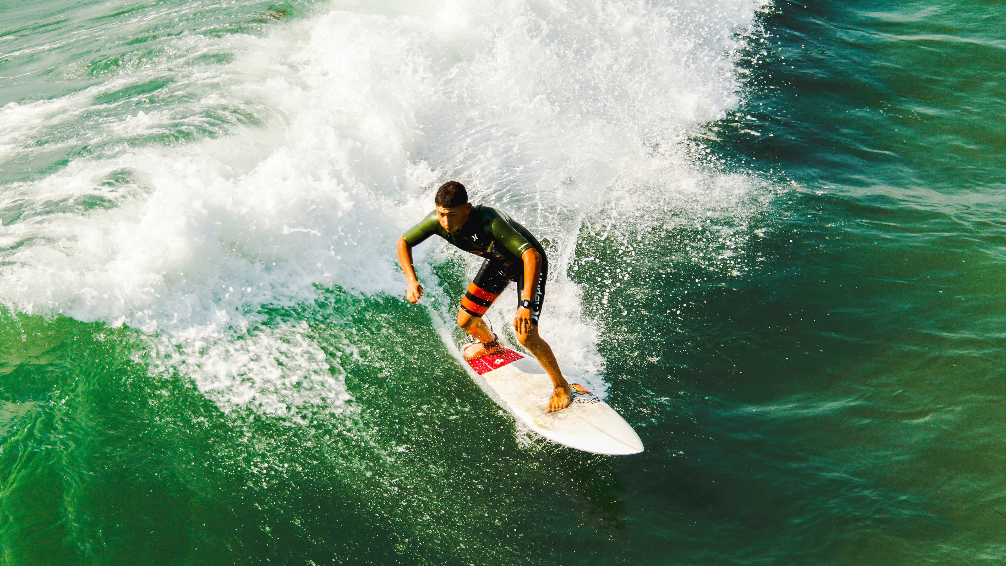塞维利亚对阵利物浦，C罗惊艳四座，当红白传奇撞上安菲尔德风暴