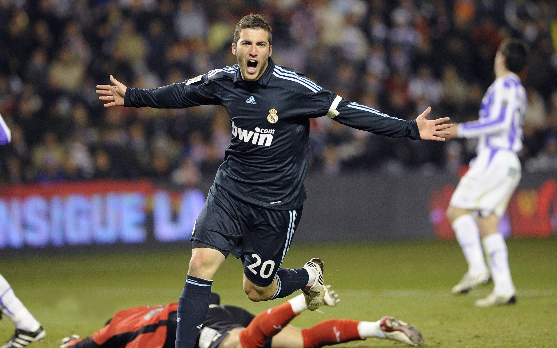 世界排名争夺战之夜,米切尔用防守的锁链,为胜利加冕